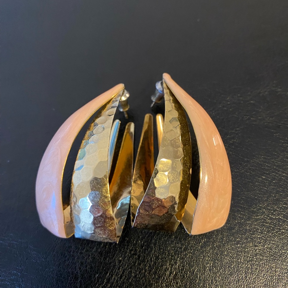 Stunning Vintage light pink and gold earrings